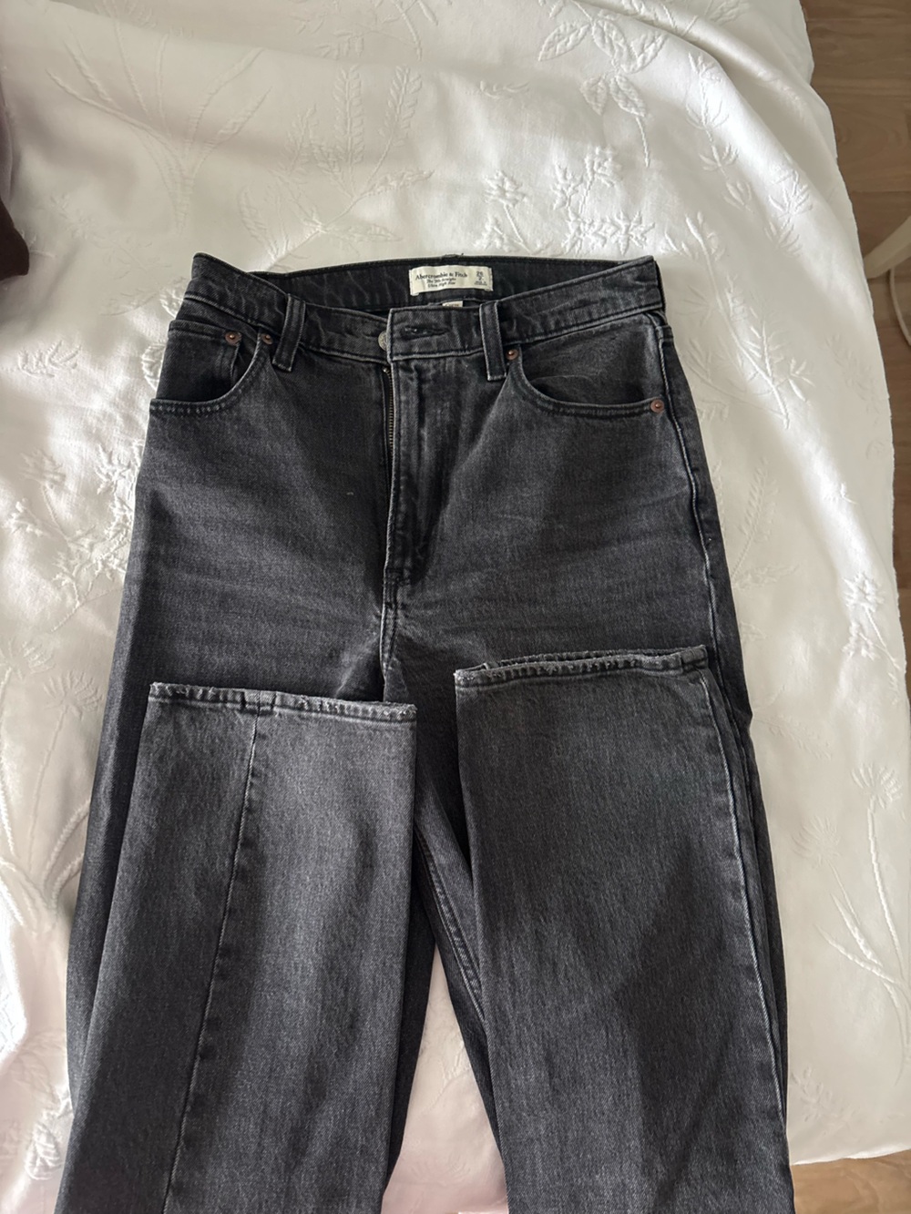 A&F Women’s 90’s Ultra High Rise Jeans